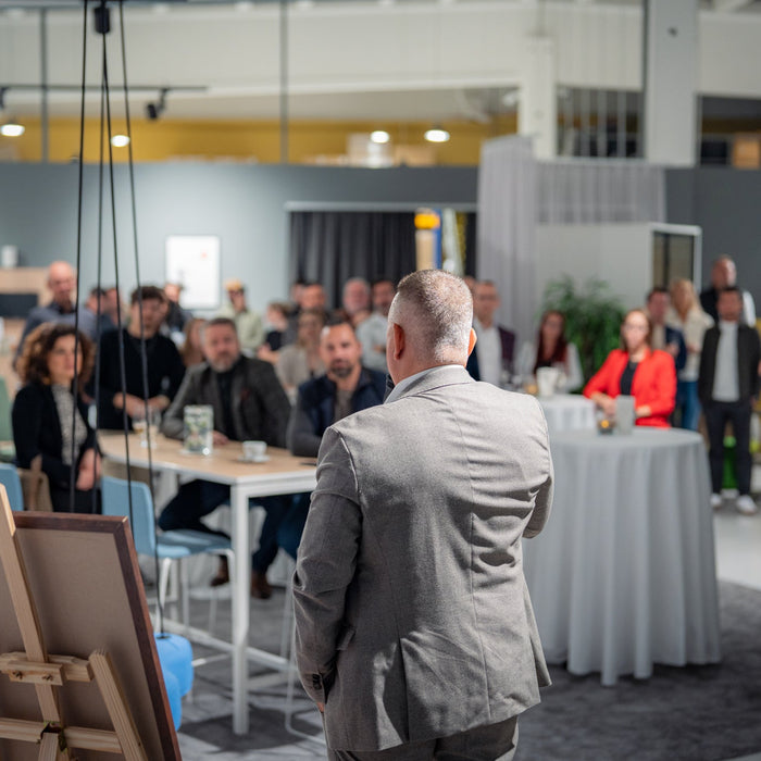 Ein Abend, der bleibt – Reoffice eröffnet neuen Showroom in der Tillmanngasse 5..