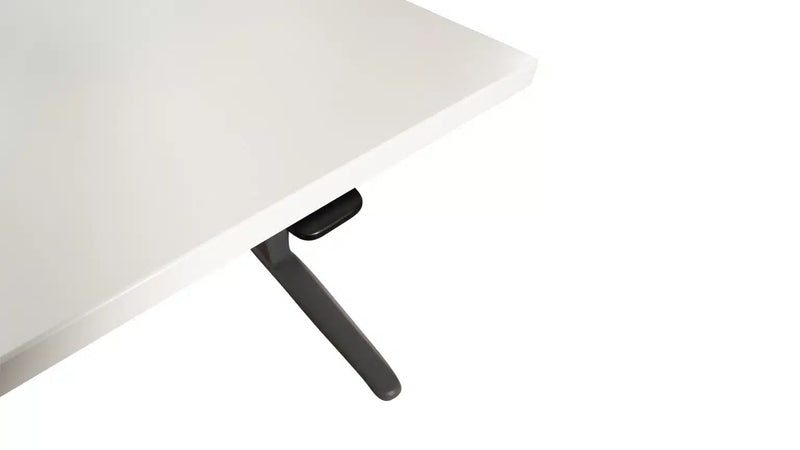Elektrisch höhenverstellbarer Schreibtisch Steelcase Dova