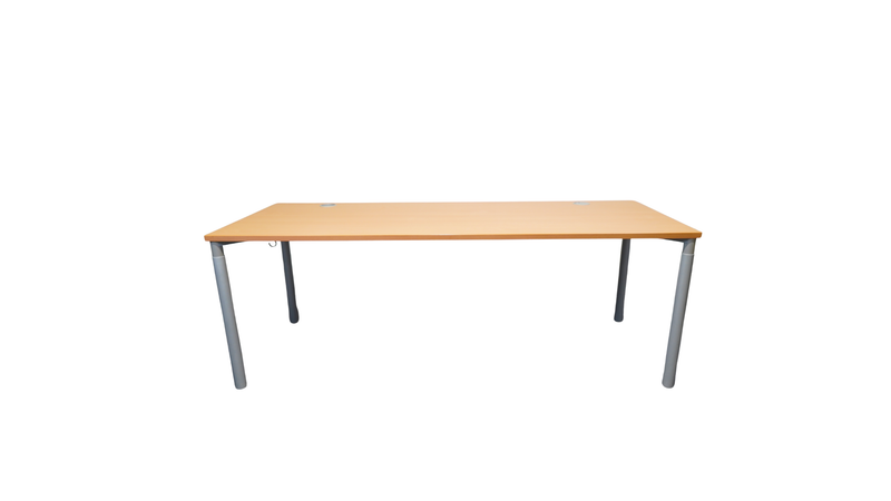 Hali „CableForm 1“ manuell höhenverstellbarer Schreibtisch mit Metall-Kabelkanal
