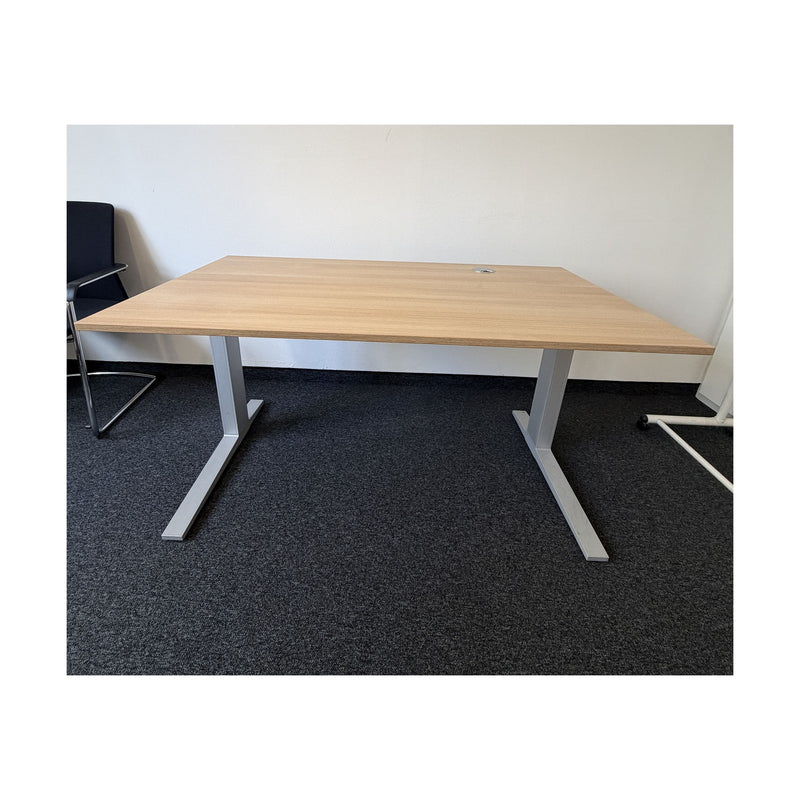 Schreibtisch Bene 140 x 80 cm – Originalfoto
