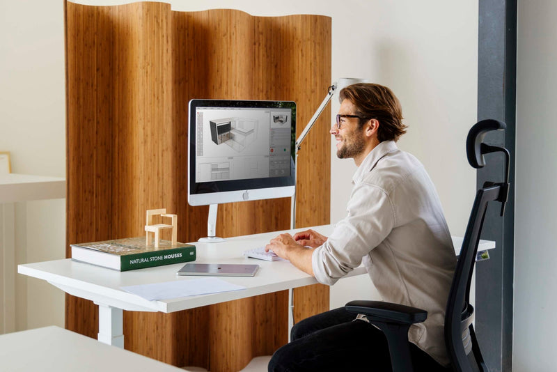 Yellow Dot Keeper Monitorarm – am Arbeitsplatz