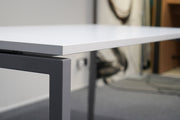 Schreibtisch Weiß Grau 160x80 Narbutas Ausstellungsstück - Reoffice