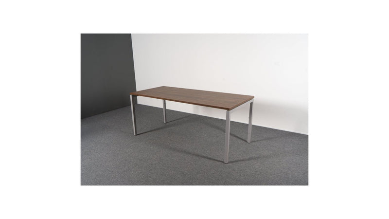 Schreibtisch Nuss 180x80 Narbutas Ausstellungsstück - Reoffice