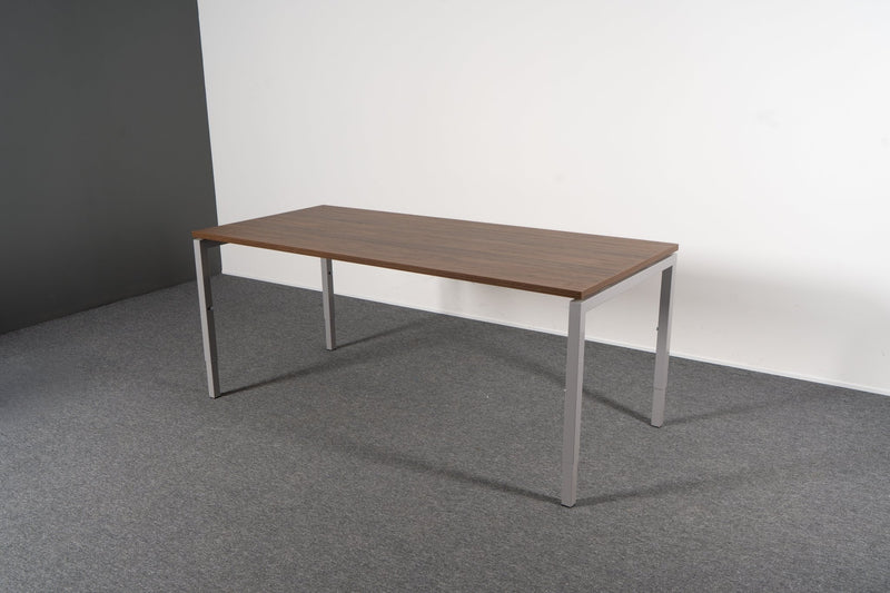 Schreibtisch Nuss 180x80 Narbutas Ausstellungsstück - Reoffice