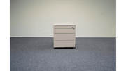 Blaha Arbeitsplatz Set Tisch, Container und Trennwand - Reoffice