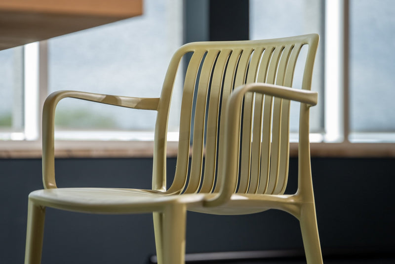 Yellow Dot Stripe Kantinenstuhl – Green Tea Seitenansicht