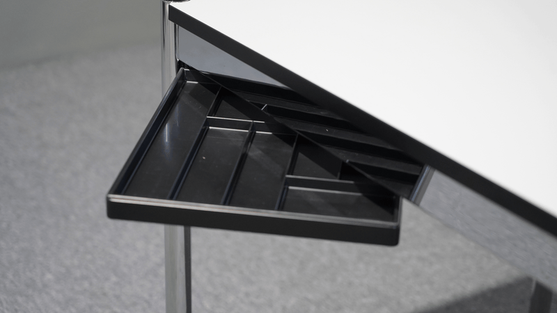 USM Haller „Work II“ Tisch in Lichtgrau mit Chromgestell - Reoffice