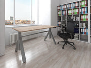 Yellow Dot Ypsilon im Büro – Arbeitsplatz mit Eichenplatte, Gestell Aluminium